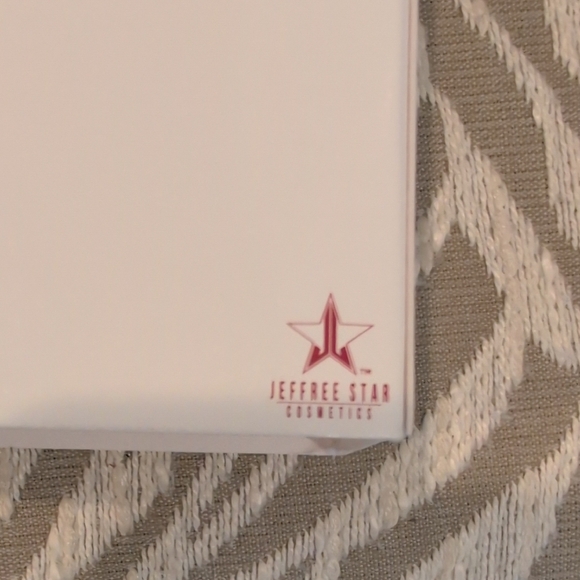 Jeffree Star Blood Sugar Eyeshadow Palette - Red & White Graphic Case - Picture 2 of 5